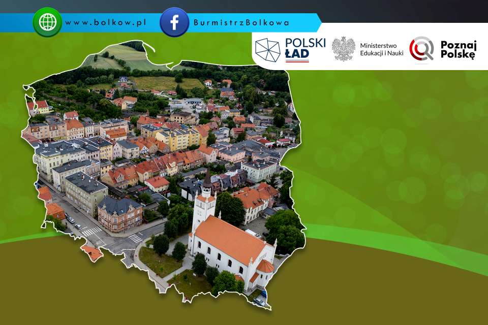 na zdjęciu zarys mapy Polski wewnątrz widok na miasto Bolków z lotu ptaka