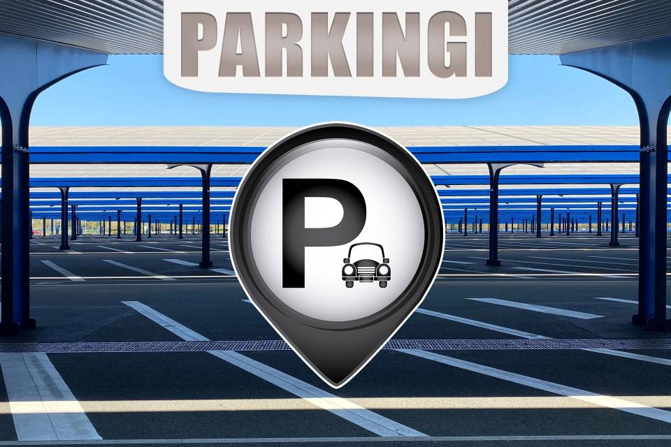 na zdjęciu widać ikonę parkingową a na drugim planie plac parkingowy oraz solary